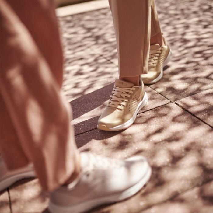 Sapatilha WOCK Breelite Dourada - Image 3